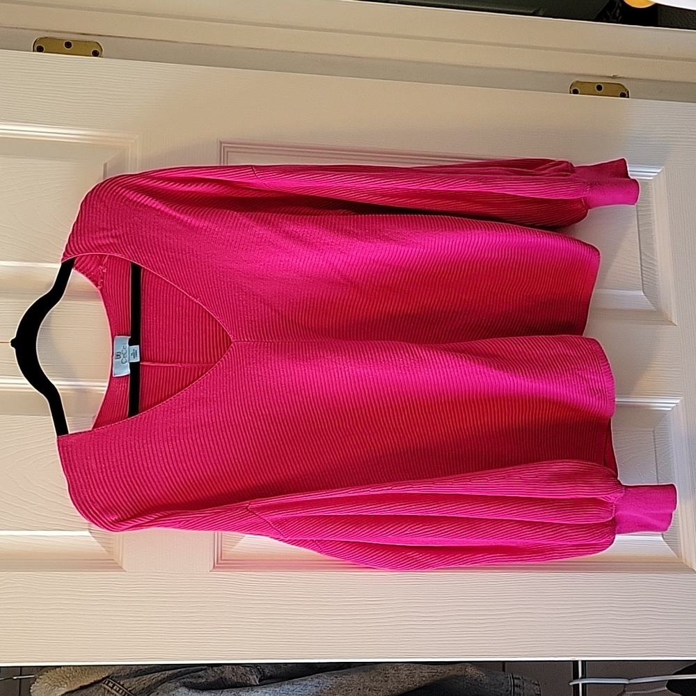 Women's fusia/pink sweater